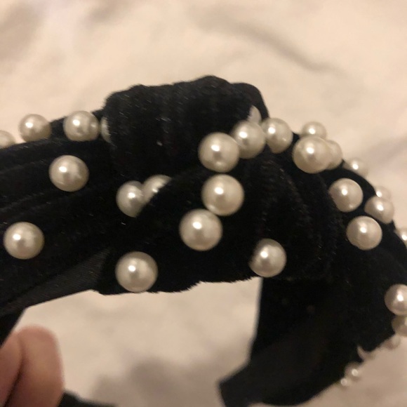 Velvet pearl studded knot headband - Picture 4 of 4